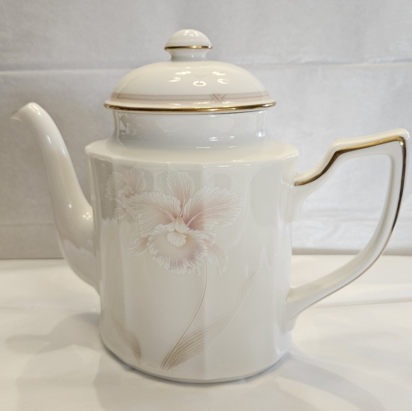 "Imperial Blossom" teapot by Noritake. - Picture 3 of 16